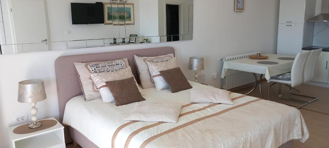 Apartment Beautyful Sea View 6 Luxury Danijela 1 *